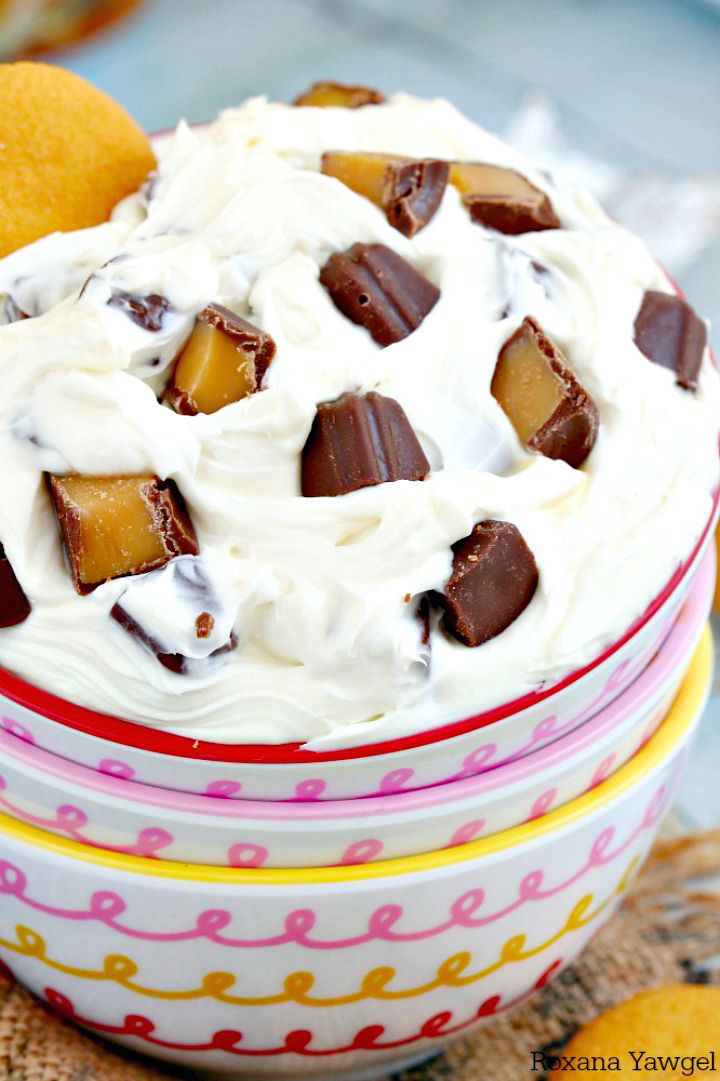 Delicious Caramel Candy Cheesecake Dip Recipe