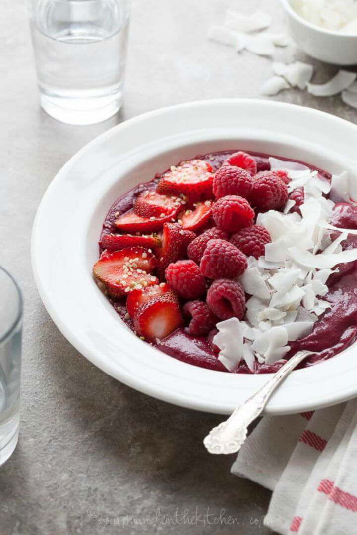 Berry Beet Açaí Breakfast Bowl Recipe